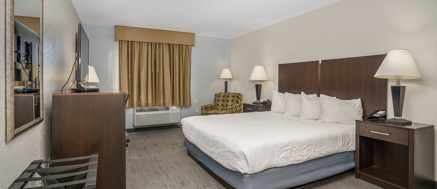 BUSINESS-FRIENDLY AMENITRELAX IN A SPACIOUS GUEST ROOM OR SUITE IN SWANSBORO, NC